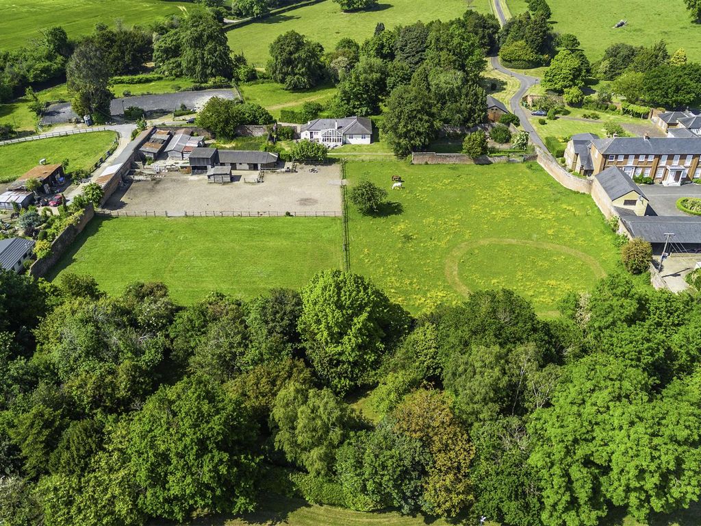 3 bed equestrian property for sale in High Road, Upper Gatton, Reigate