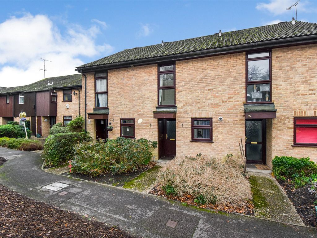 2 bed terraced house to rent in Maple Close, Ash Vale, Aldershot