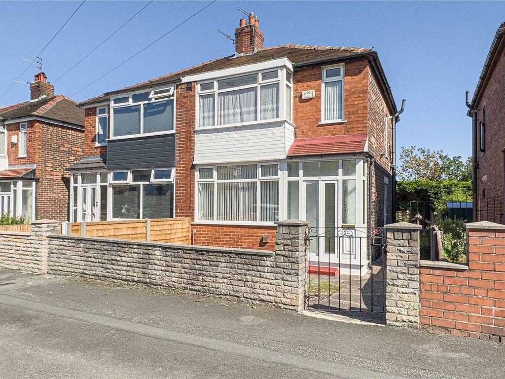 3 bed semidetached house for sale in Welbeck Avenue, Chadderton