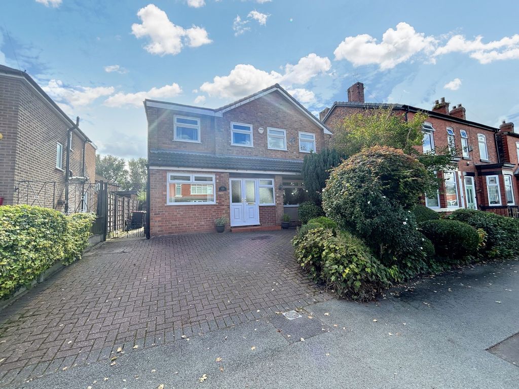 4 bed detached house for sale in Peel Green Road, Eccles M30, £400,000