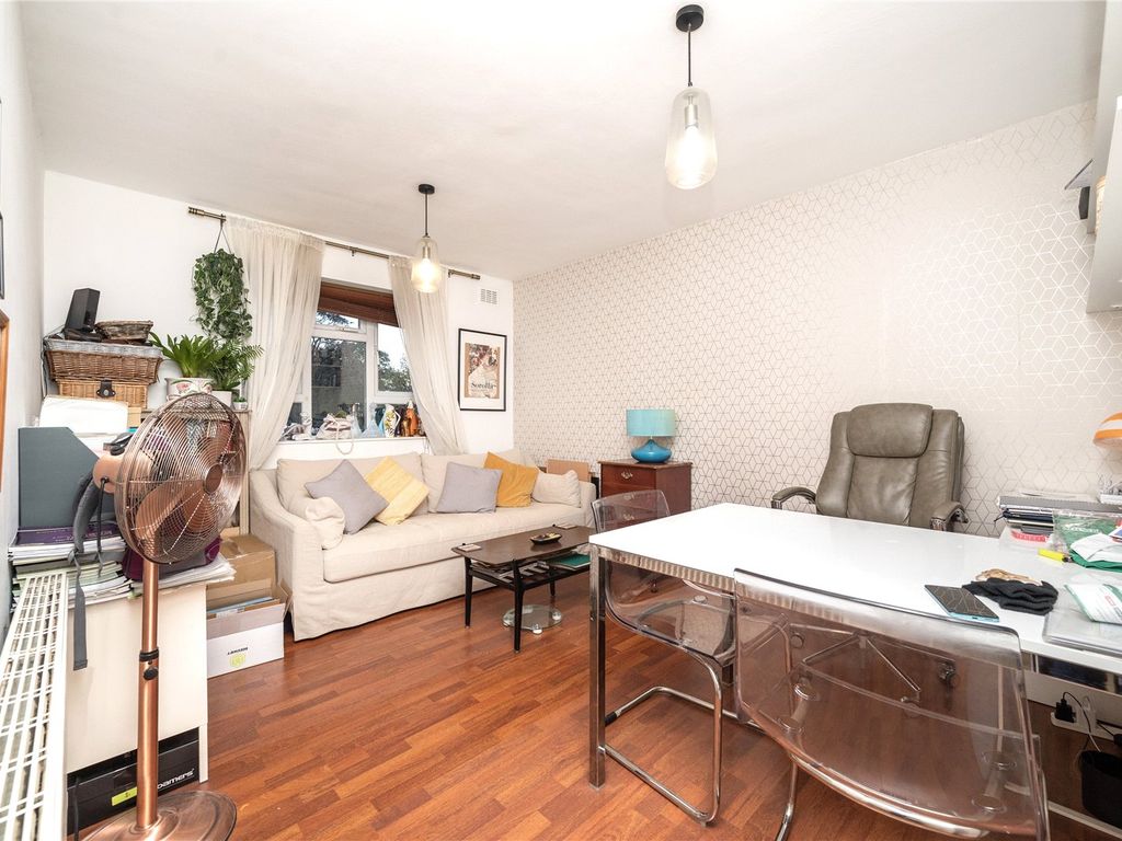 1 bed flat for sale in Kinloch Street, Finsbury Park, London N7, £