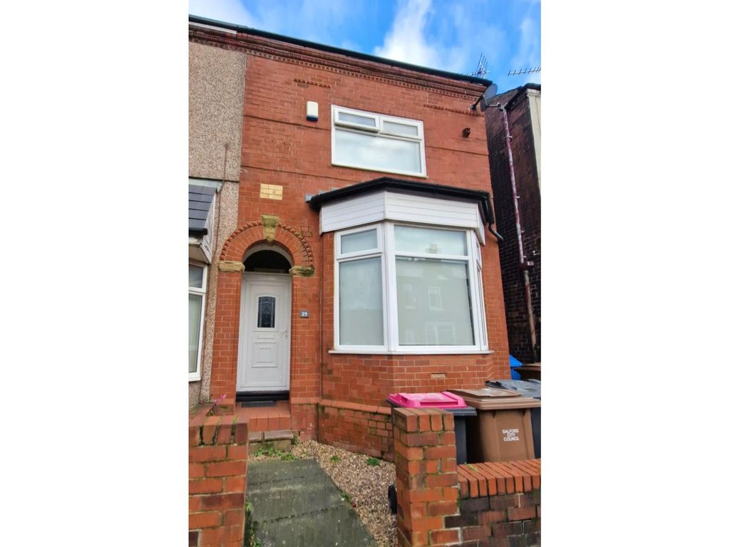3 bed semidetached house for sale in Alexandra Road, Manchester M30, £