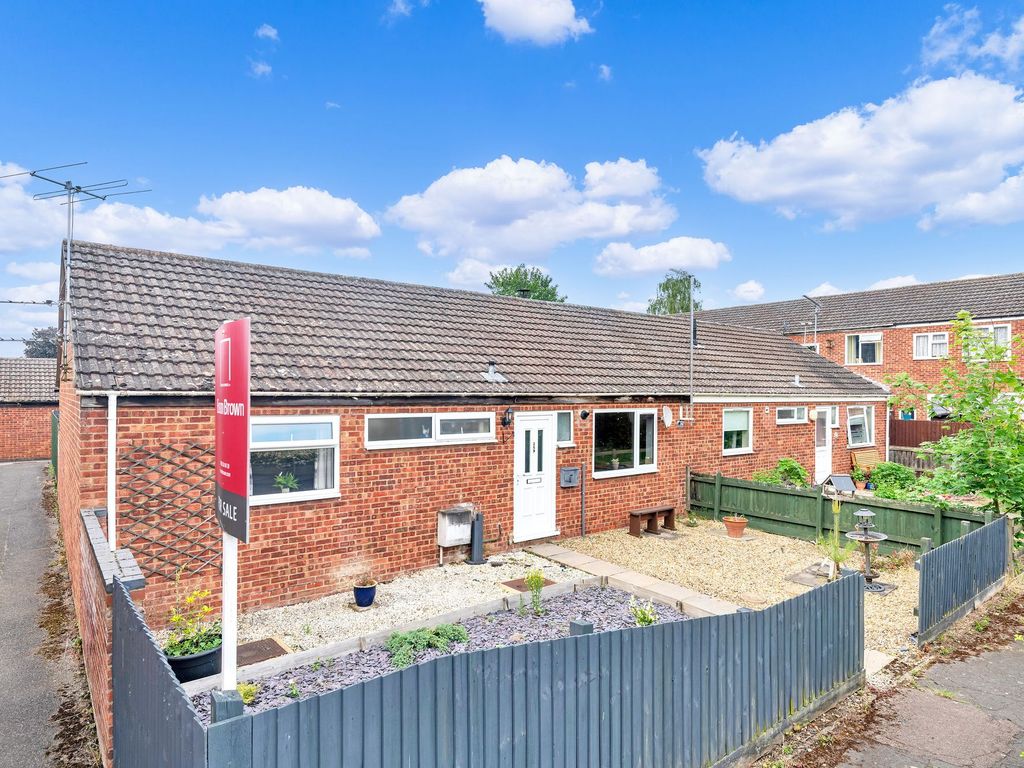 3 bed semidetached bungalow for sale in Hethersett Close, Newmarket