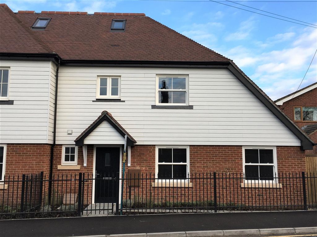 4 bed end terrace house to rent in Wheeler Street, Headcorn, Ashford