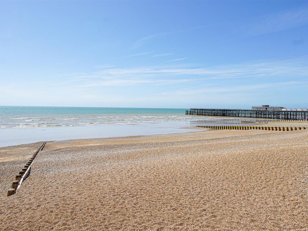 2 bed flat for sale in White Rock, Hastings TN34 Zoopla