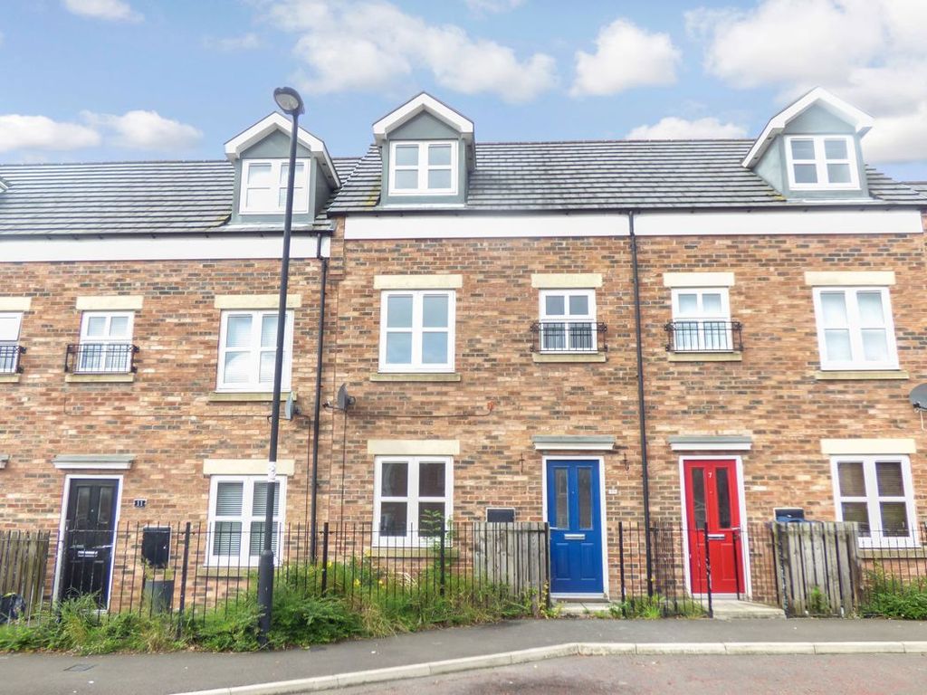 3 bed town house to rent in Amberdale Avenue, Walkergate, Newcastle