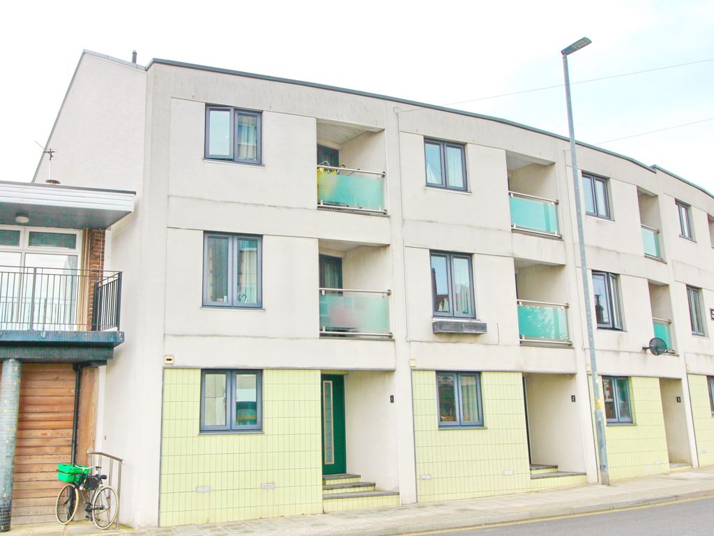 4 bed town house for sale in Clarendon Road, Southsea PO4 Zoopla