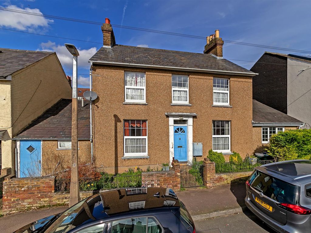 4 bed detached house for sale in Street, Hemel Hempstead HP2, £