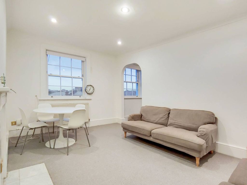 2 bed flat to rent in Park Hill, Clapham Park, London SW4, £2,200 pcm