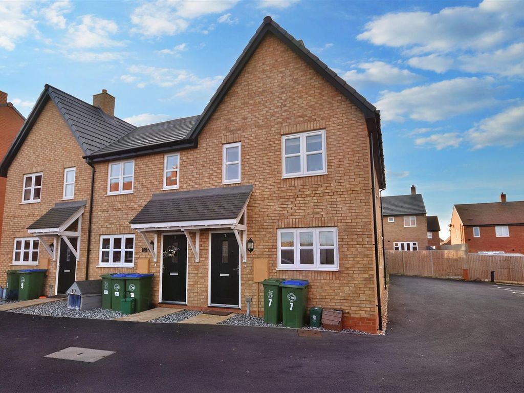 2 bed end terrace house for sale in Little Hill, Winslow, Buckingham