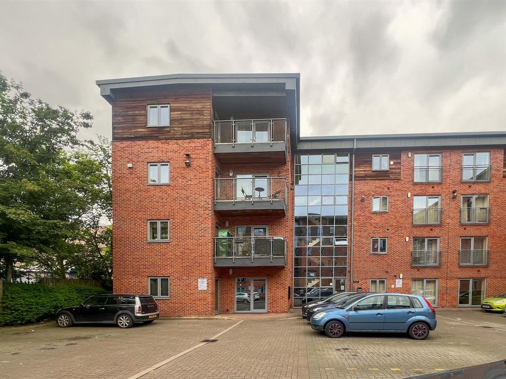 2 bed flat for sale in Ings Road, Wakefield WF1, £105,000 Zoopla