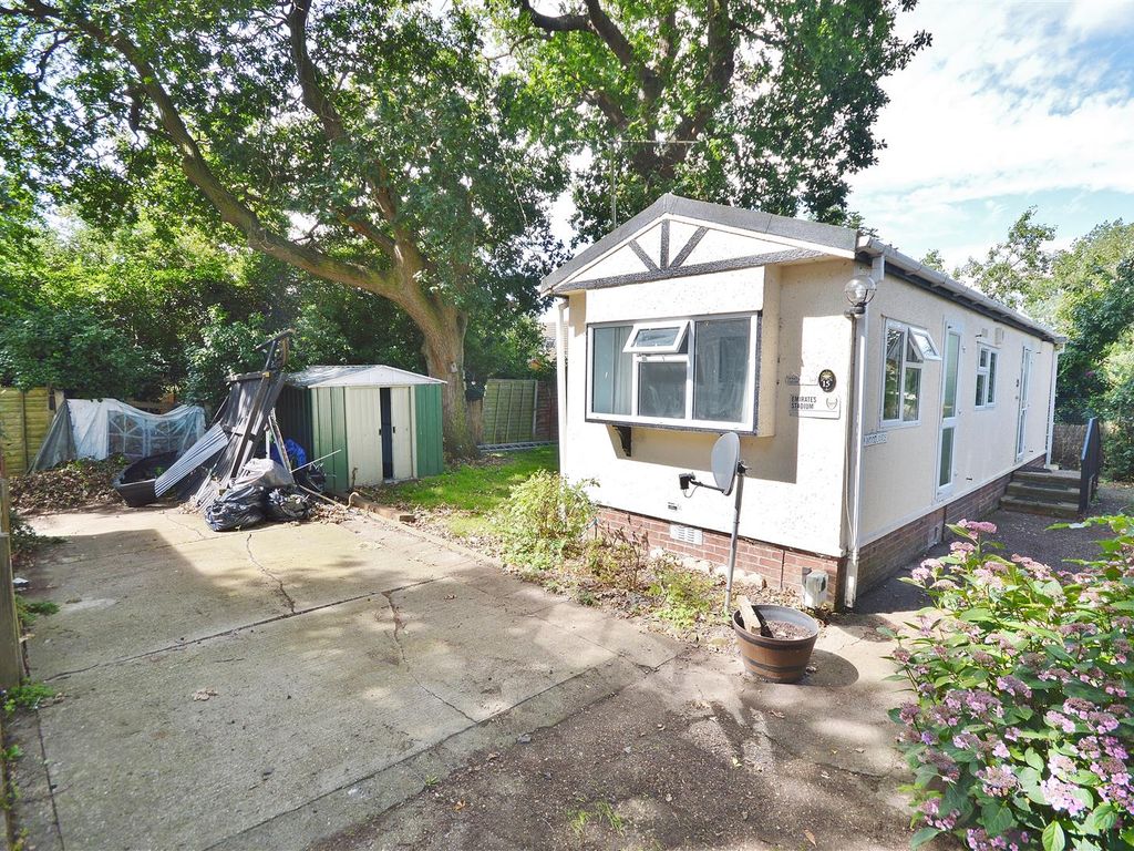 1 bed mobile/park home for sale in Woodlands, Sacketts Grove, Jaywick