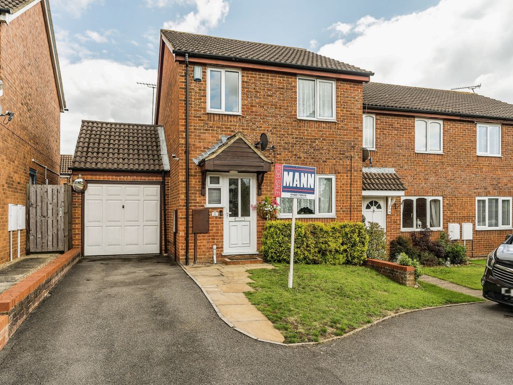 3 bed end terrace house for sale in Meadowdown, Weavering, Maidstone