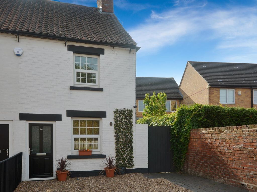 2 bed semidetached house for sale in Alliance Street, Newark NG24, £