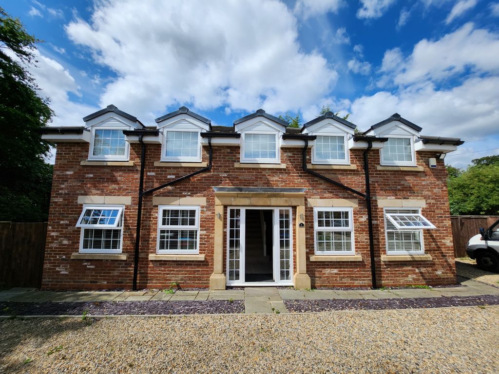 5 bed detached house to rent in Preston Close, Middlesbrough TS5, £