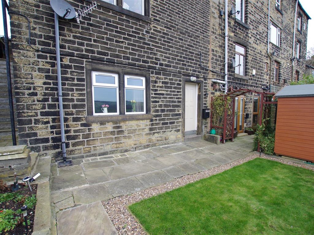 Studio to rent in Rochdale Road, Greetland, Halifax HX4 Zoopla