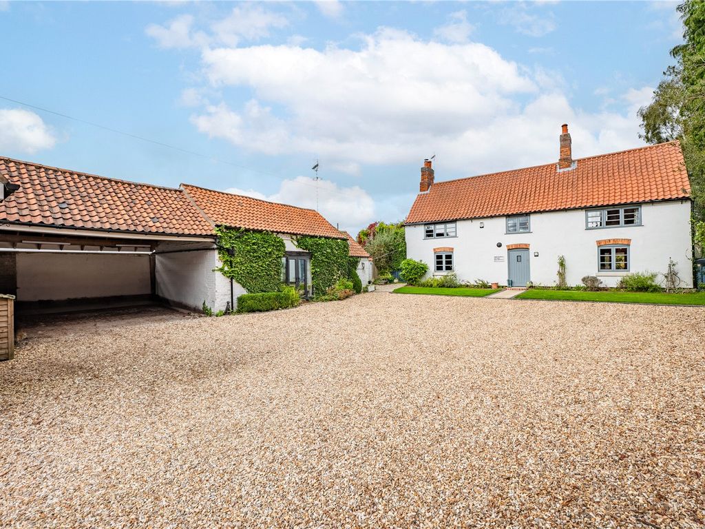 4 bed detached house for sale in Newark Road, Wellow, Newark