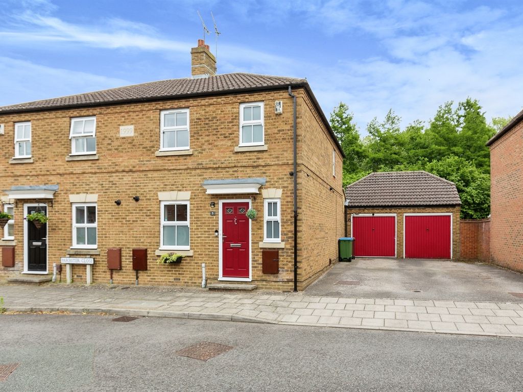 3 bed semidetached house for sale in Parmiter Close, Aylesbury HP19