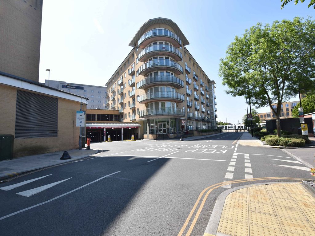 1 bed flat for sale in Bergenia House, Feltham, Middlesex TW13 Zoopla