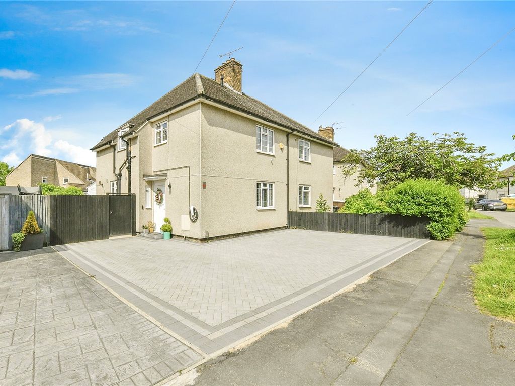 3 bed semidetached house for sale in Stonecross Road, Hatfield