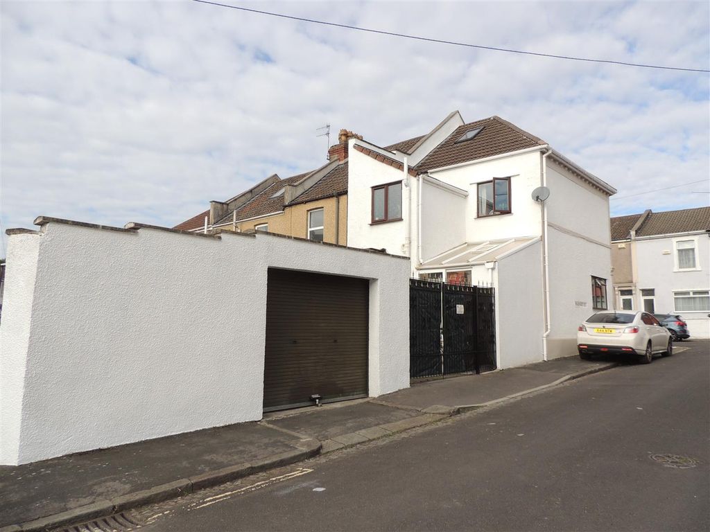 2 bed end terrace house for sale in Salisbury Street, Barton Hill
