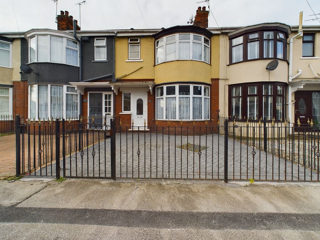 3 bed terraced house for sale in Lake Drive, Hull HU8, £140,000 Zoopla