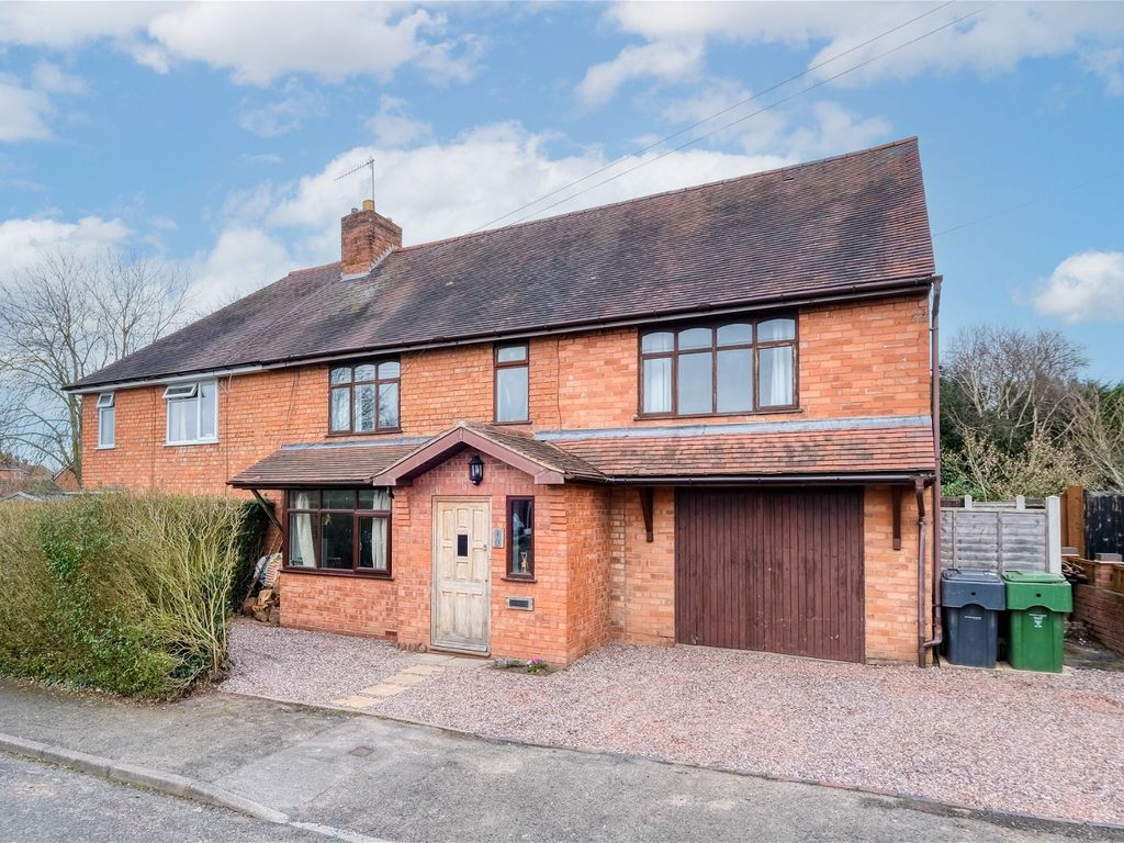 5 bed semidetached house for sale in Churchfields Road, Bromsgrove B61