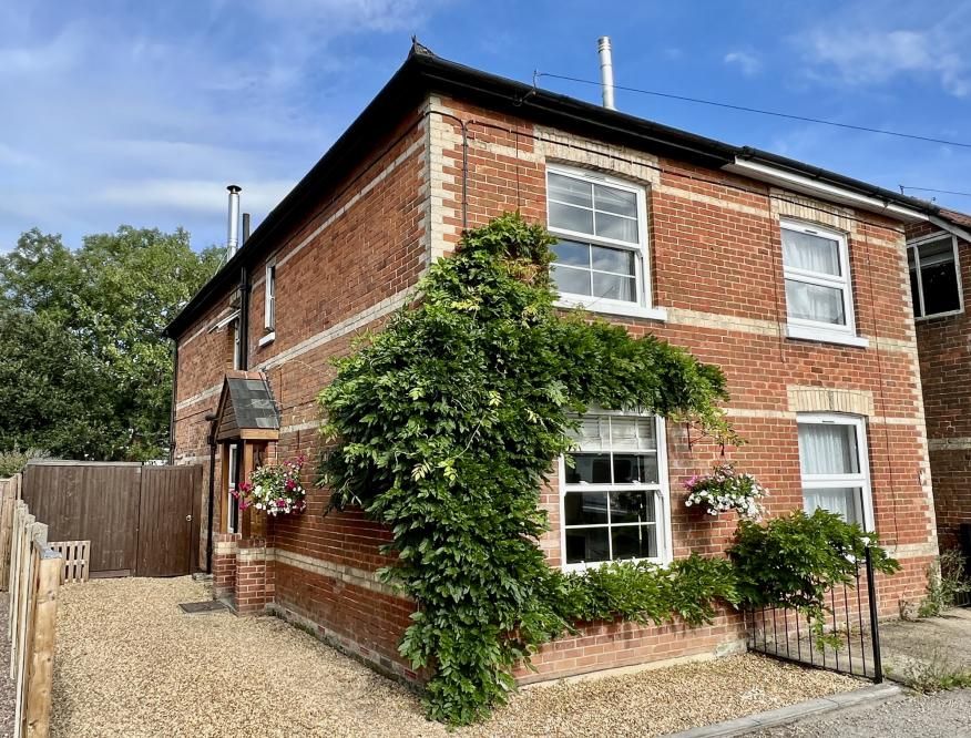 2 bed semidetached house for sale in Nursery Road, Ringwood BH24, £