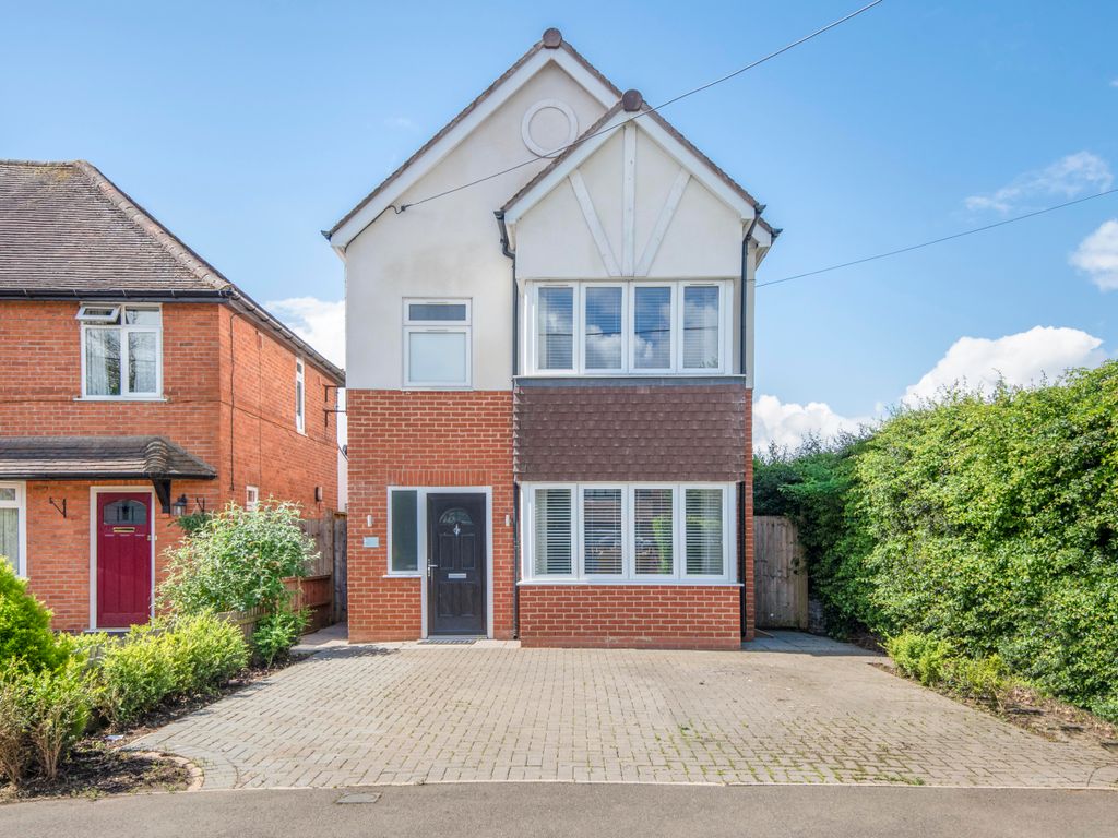 4 bed detached house to rent in Woodlands Road, Sonning Common, Reading