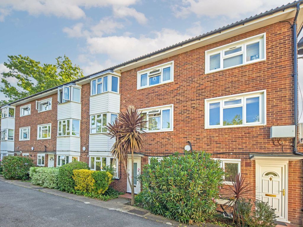 2 bed flat for sale in South Bank, Surbiton KT6 Zoopla