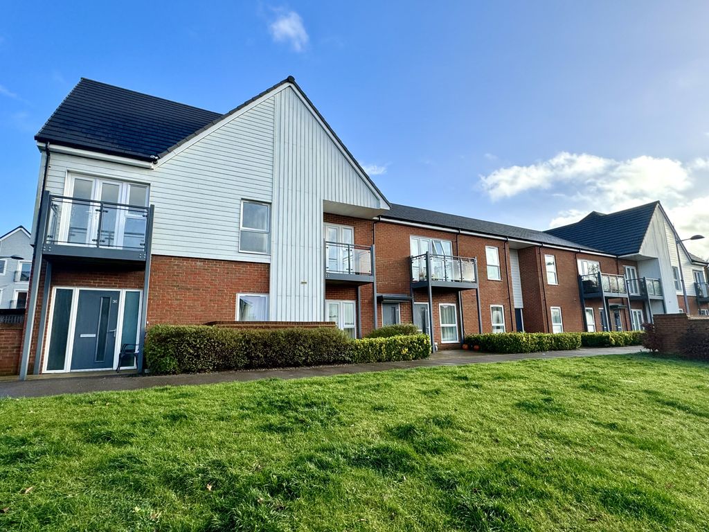 2 bed flat to rent in Turnpike Lane, Faygate, Horsham RH12, £1,460 pcm