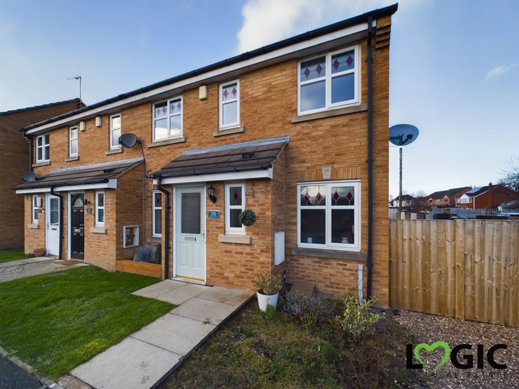 2 bed town house for sale in Hoctun Close, Castleford, West Yorkshire