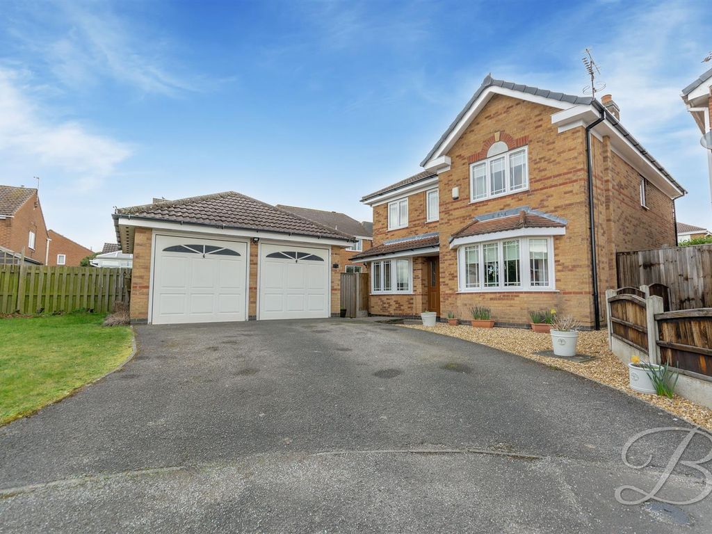 4 bed detached house for sale in Pearl Close, Rainworth, Mansfield NG21