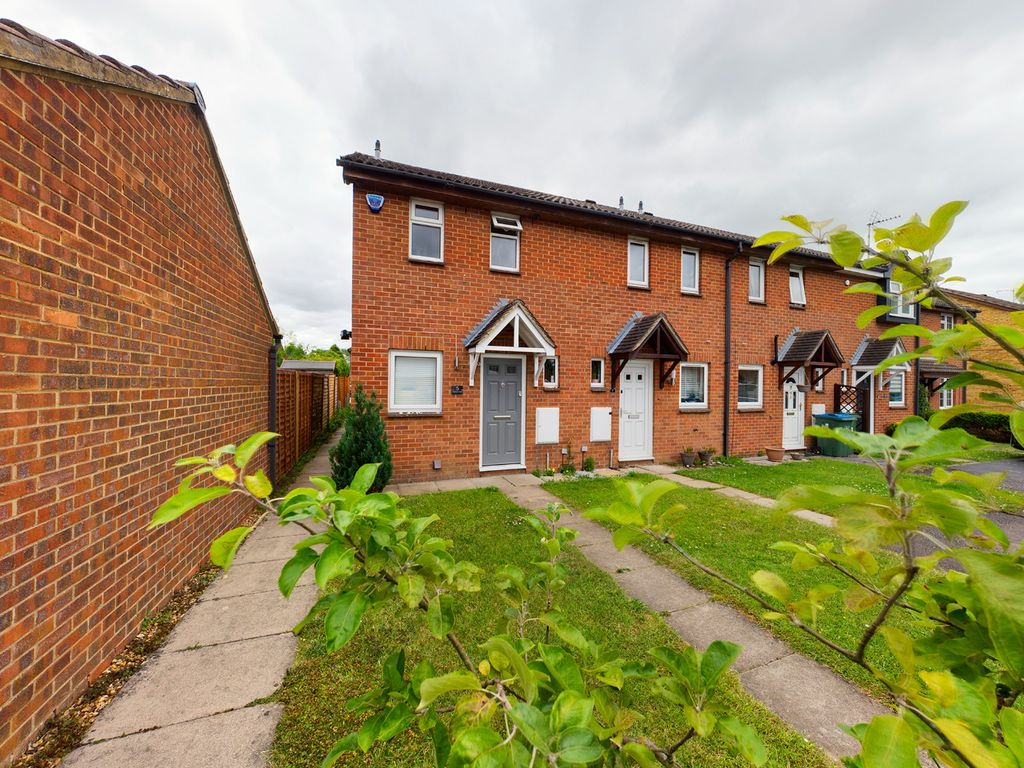 2 bed end terrace house for sale in Meadow Close, The Coppice