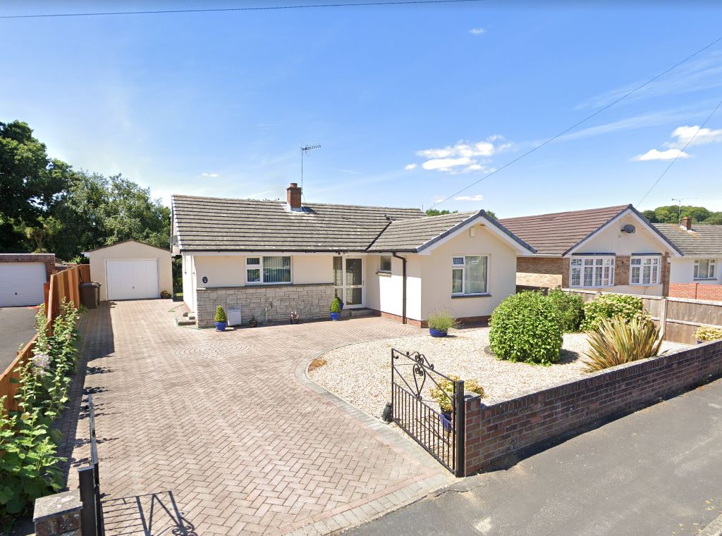 2 bed detached bungalow for sale in Beacon Park Road, Upton, Poole BH16
