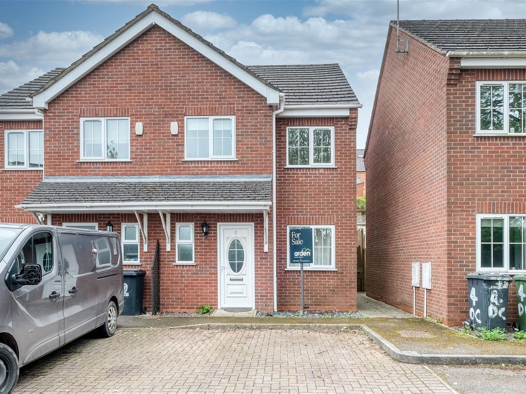 3 bed semidetached house for sale in Davids Close, Southcrest