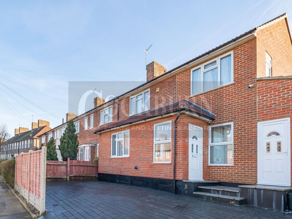 5 bed end terrace house to rent in Framlingham Crescent, Mottingham SE9, £2,500 pcm Zoopla