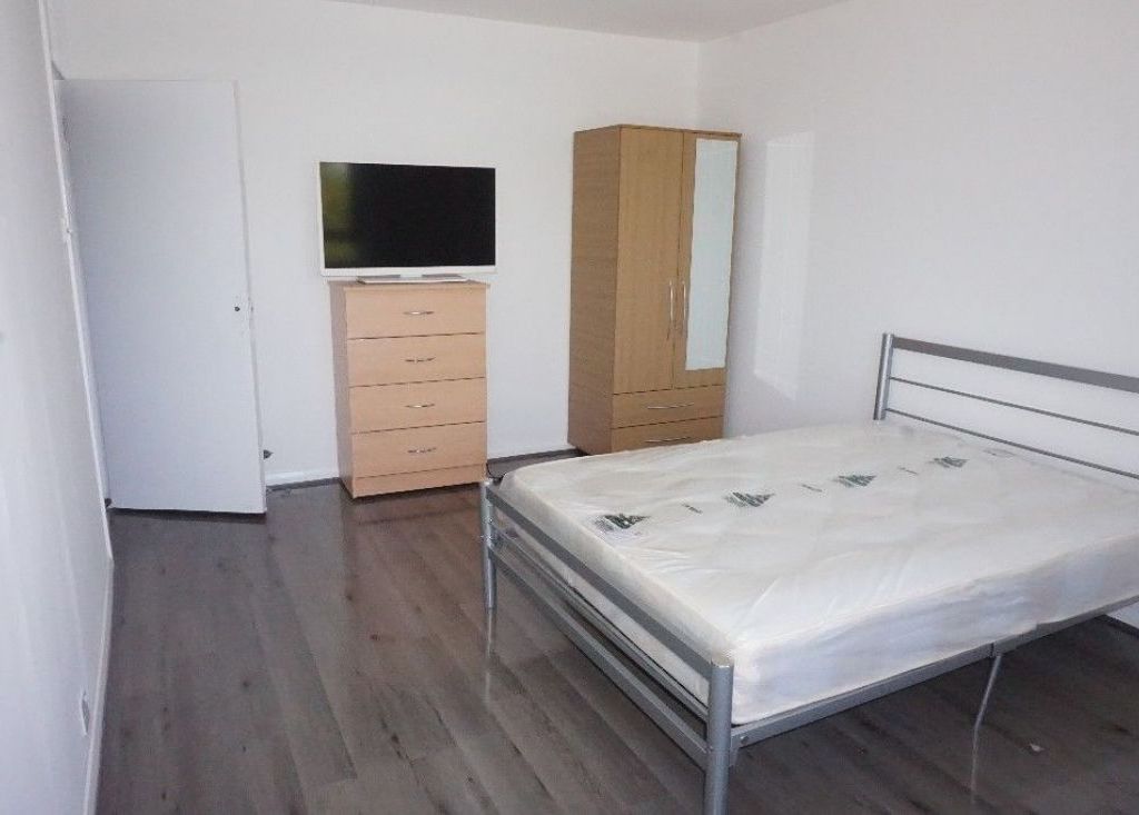 1 bed flat to rent in Cambridge Heath Road, London E1, £950 pcm Zoopla