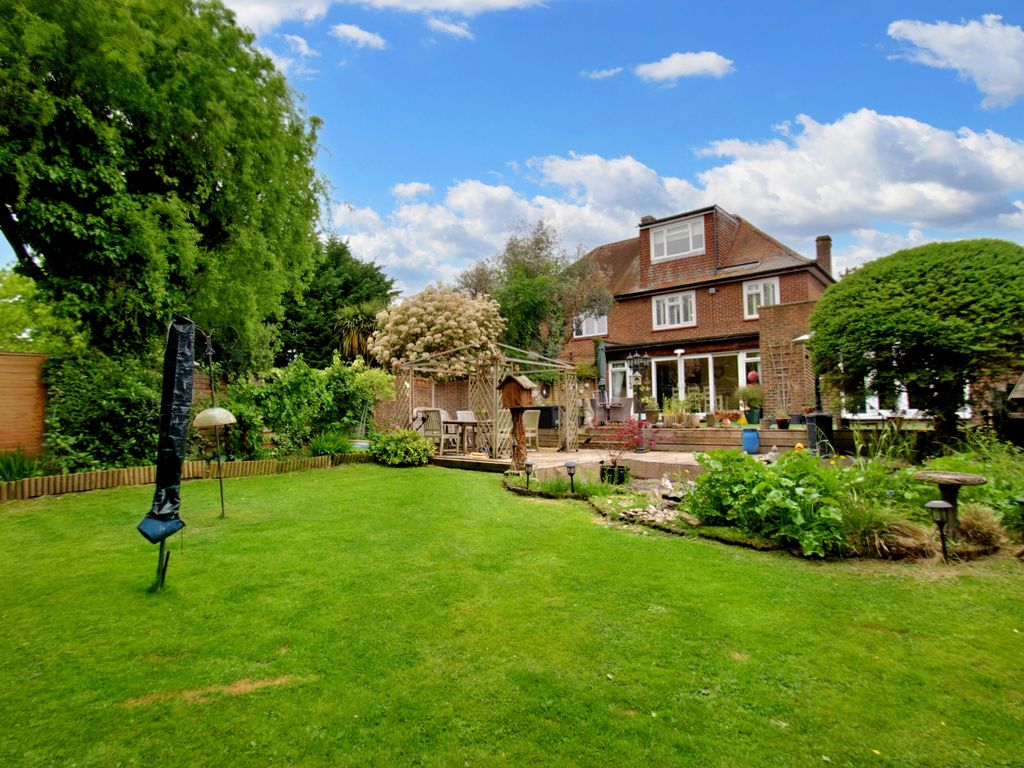 4 bed semidetached house for sale in Elmcroft Drive, Chessington KT9