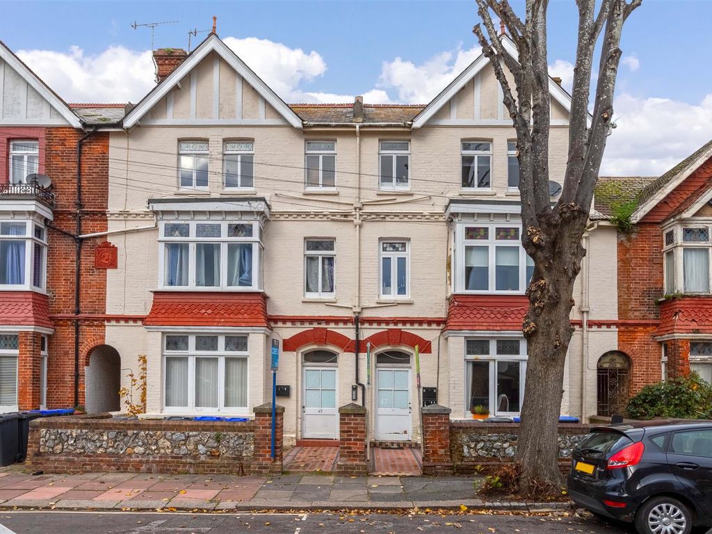 1 bed flat for sale in Warwick Gardens, Worthing BN11, £175,000 Zoopla