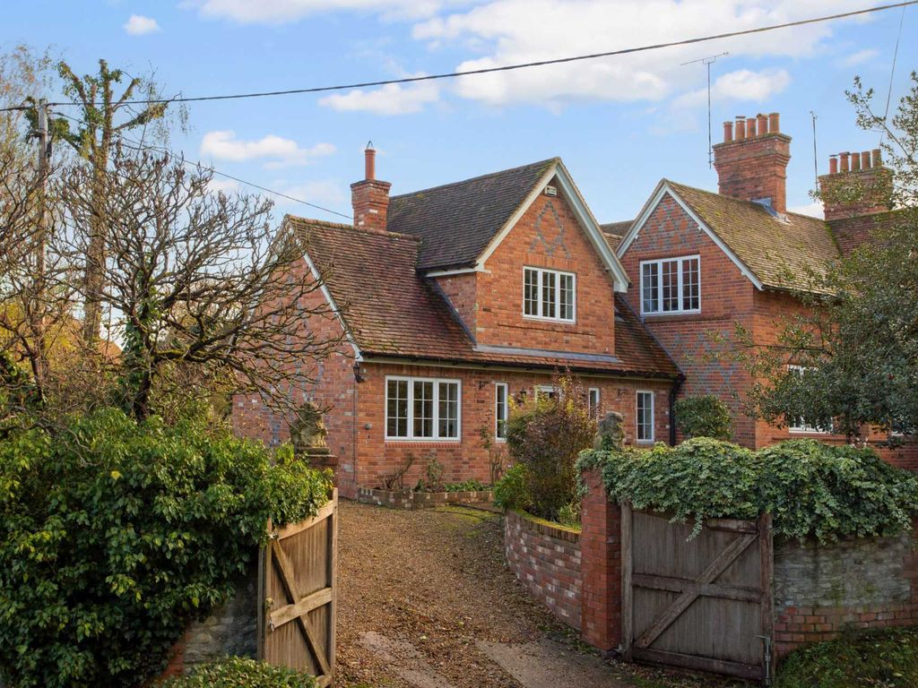 4 bed semidetached house for sale in Brightwell Baldwin, Watlington