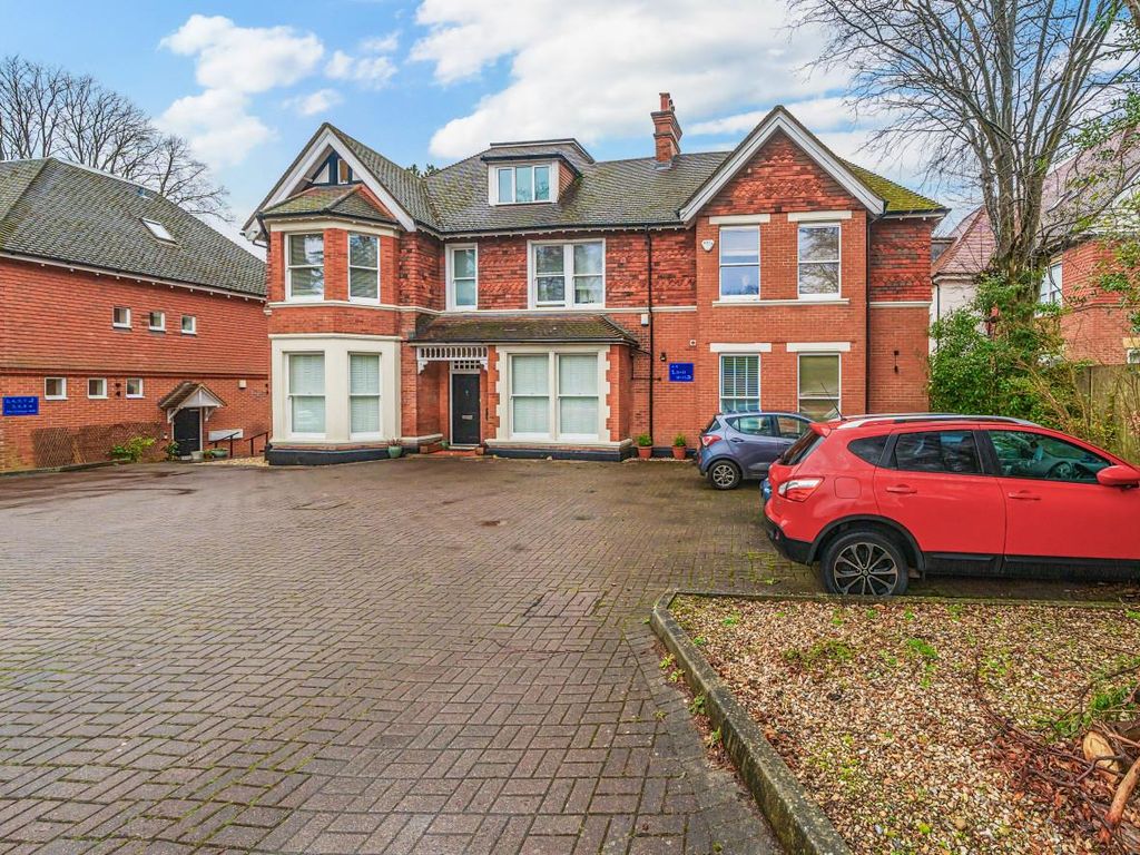 2 bed flat to rent in Upper Park Place, Upper Park Road, Camberley GU15