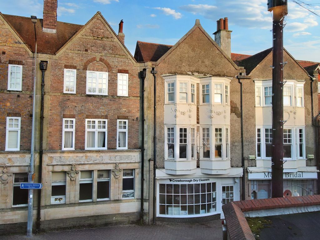 2 bed flat for sale in High Street, Crowborough, East Sussex TN6, £