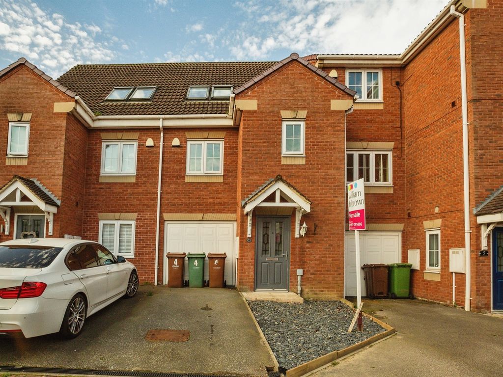 3 bed town house for sale in Newton Grange, Hemsworth, Pontefract WF9