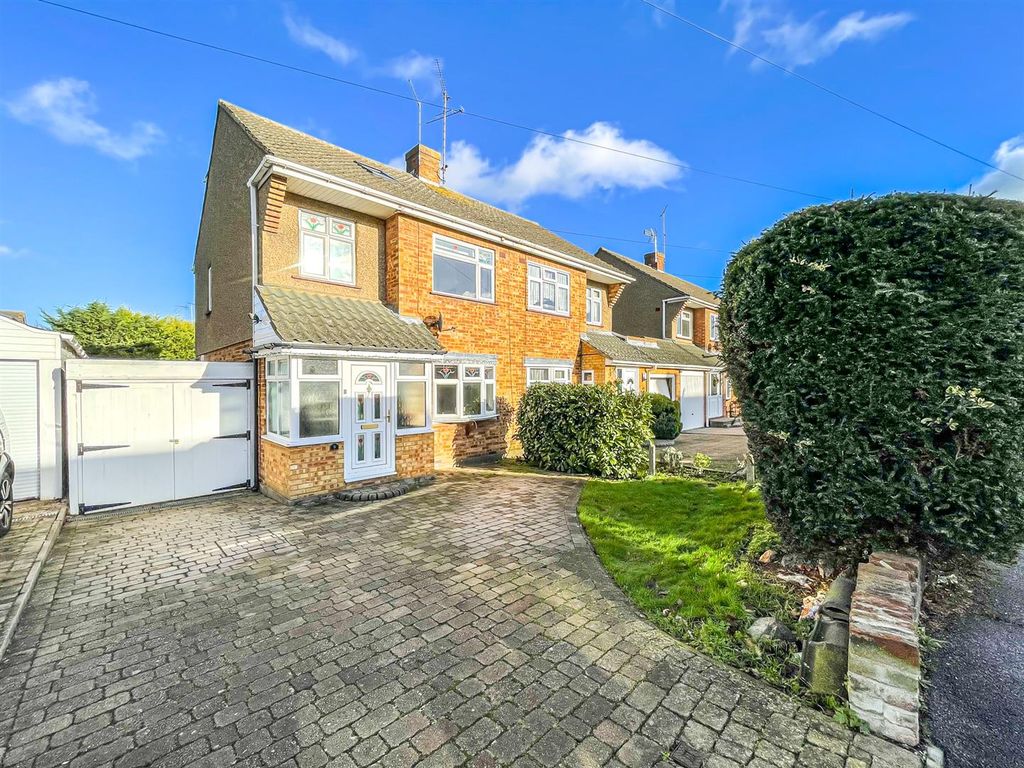 Bramfield Road West, Rayleigh SS6  