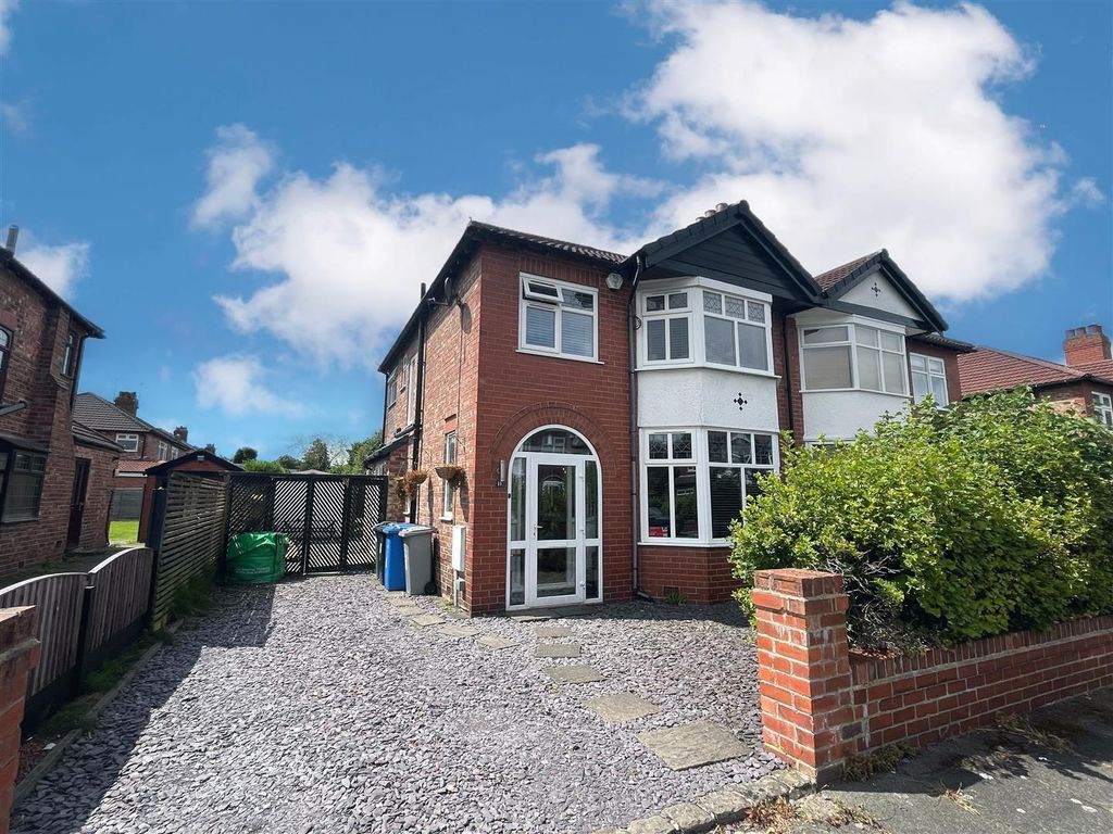 3 bed semidetached house for sale in Forest Drive, Sale M33, £500,000