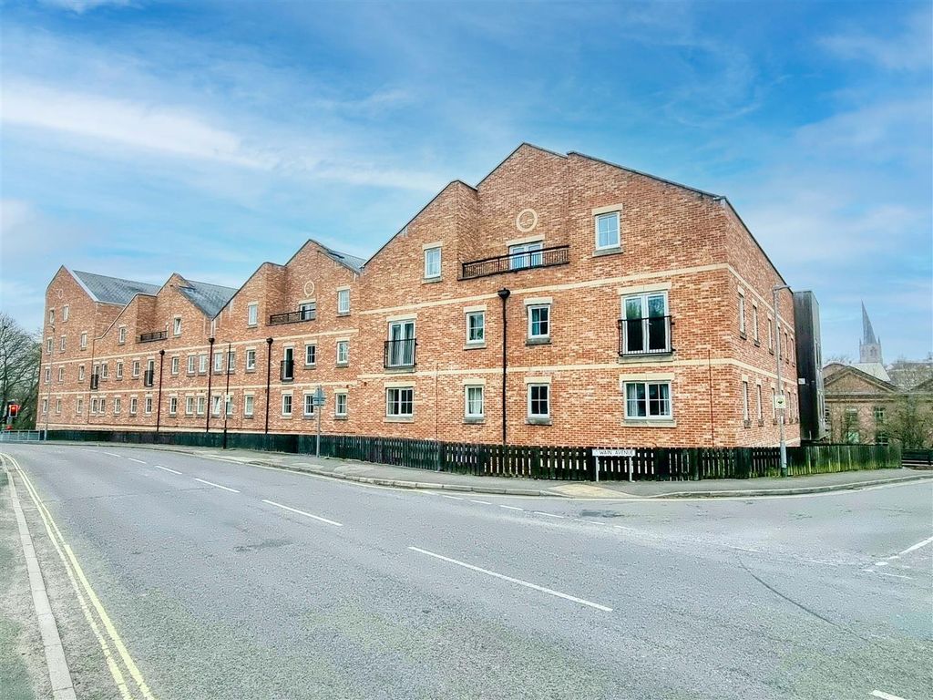 2 bed flat for sale in Piccadilly Heights, Wain Avenue, Chesterfield
