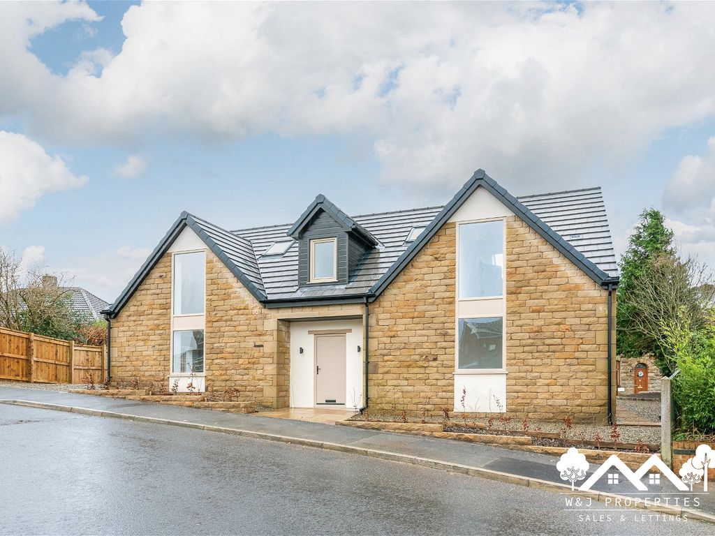 4 bed detached house for sale in Durham Drive, Oswaldtwistle