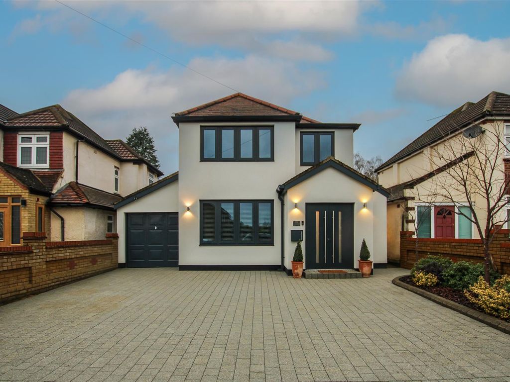 3 bed detached house for sale in Elmhurst Drive, Hornchurch RM11, £