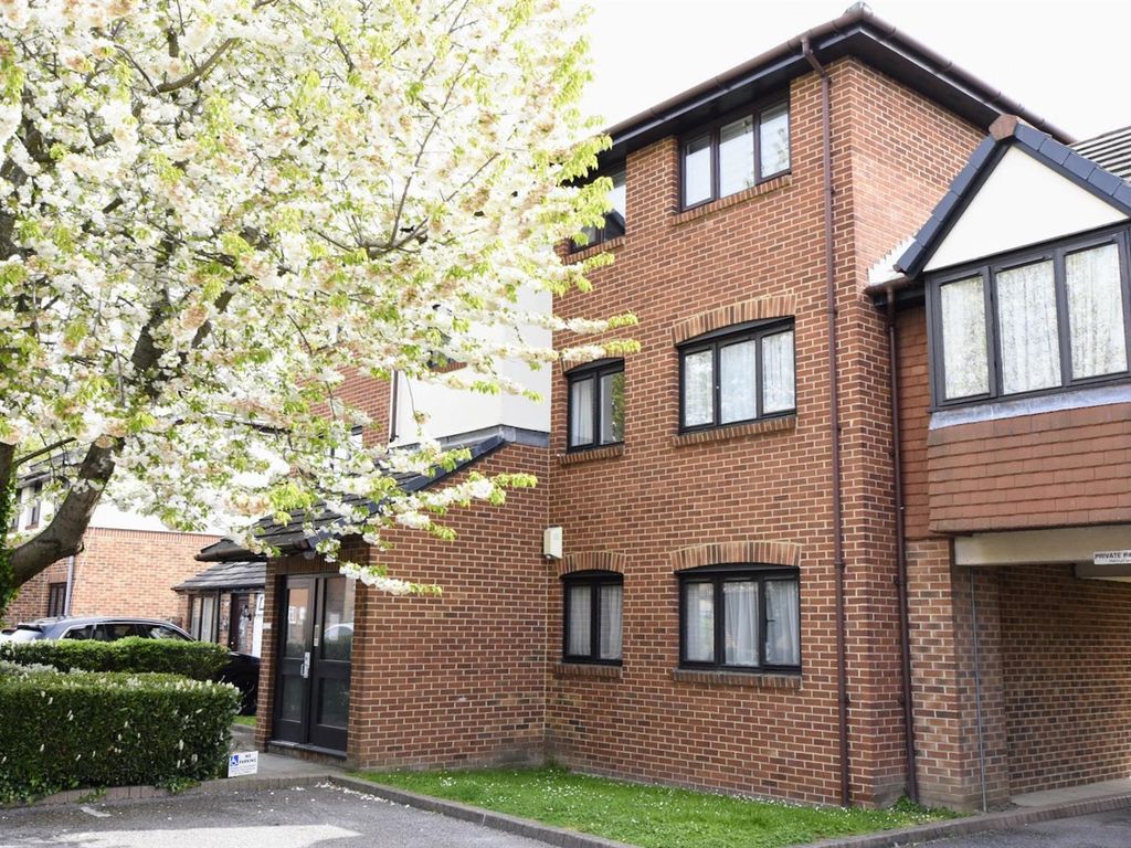 2 bed flat for sale in Trinity Road, Gravesend DA12 Zoopla